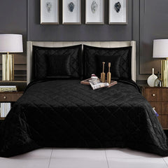 SAIMAZ 5-piece crushed velvet bedspread set on a king-size bed